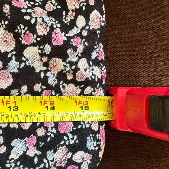 H & M Divide Black & Pink Floral  Print Mini Skirt SZ 8  2 Black Button … - Picture 9 of 9